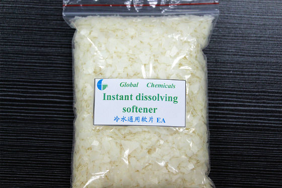 Textile finissant les flocons cationiques auxiliaires d'adoucissant, adoucissant soluble dans l'eau froid de blanchisserie
