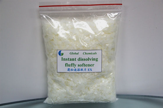Dissolvant instantanément en flocons d' adoucissants moelleux de type eau froide, faible cationic